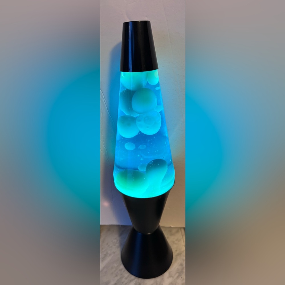 Vintage Lava Lite from the 90’s. Blue/Greenish Yellow